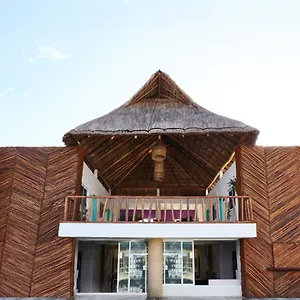 Hotel Pelicano, Chiquila